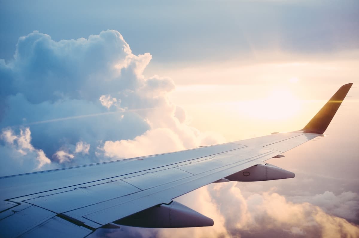 Cadet Pilot Program vs Conventional CPL: Which is Better?